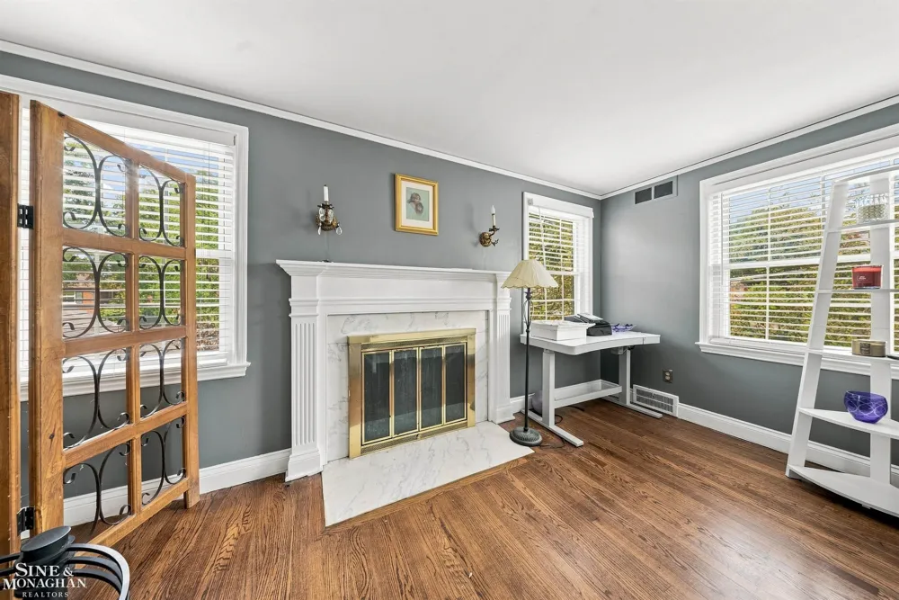 621 Oxford Road Grosse Pointe Woods City, MI 48236