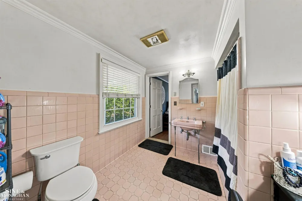 621 Oxford Road Grosse Pointe Woods City, MI 48236