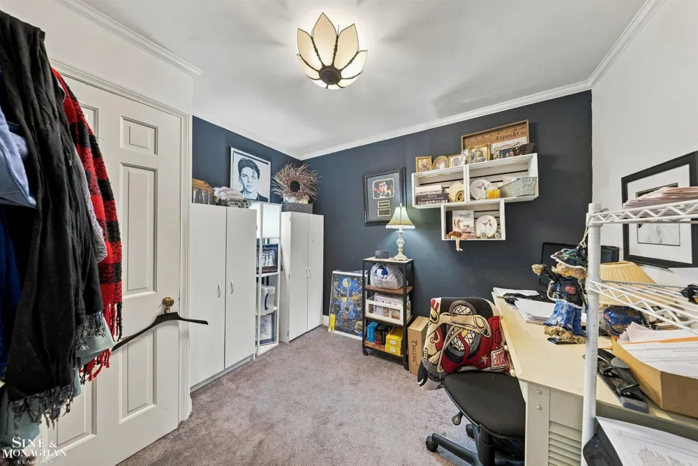 621 Oxford Road Grosse Pointe Woods City, MI 48236