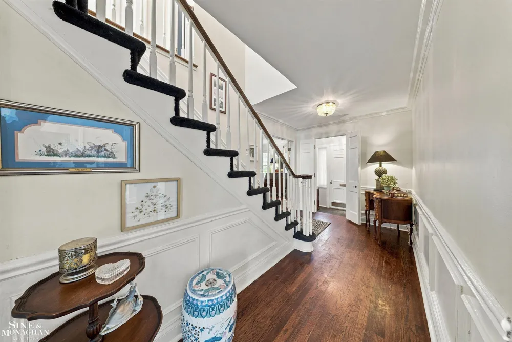 621 Oxford Road Grosse Pointe Woods City, MI 48236