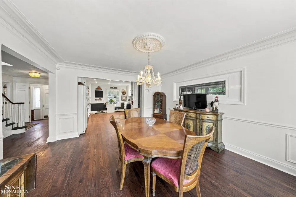 621 Oxford Road Grosse Pointe Woods City, MI 48236