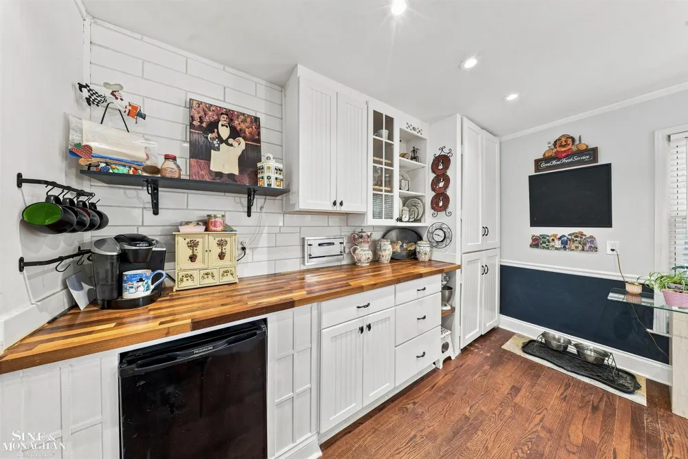621 Oxford Road Grosse Pointe Woods City, MI 48236