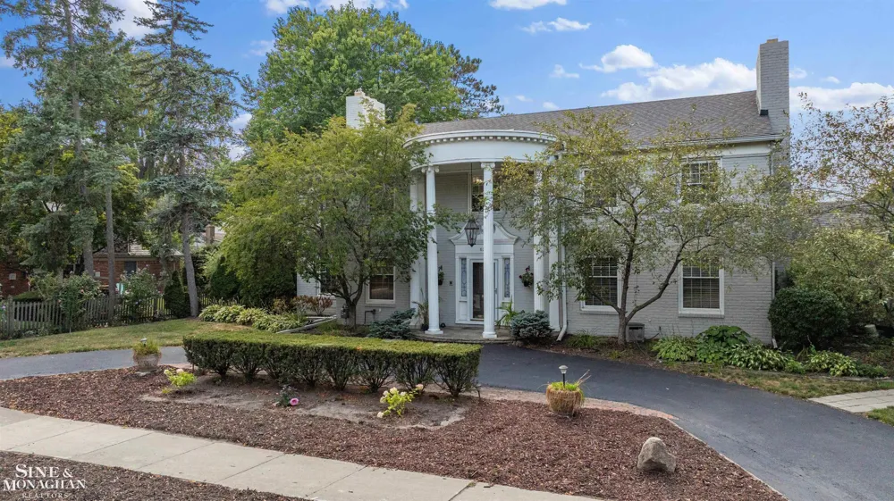 621 Oxford Road Grosse Pointe Woods City, MI 48236