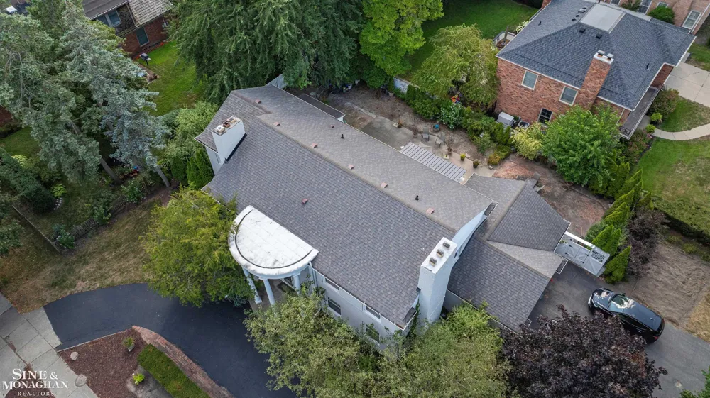 621 Oxford Road Grosse Pointe Woods City, MI 48236