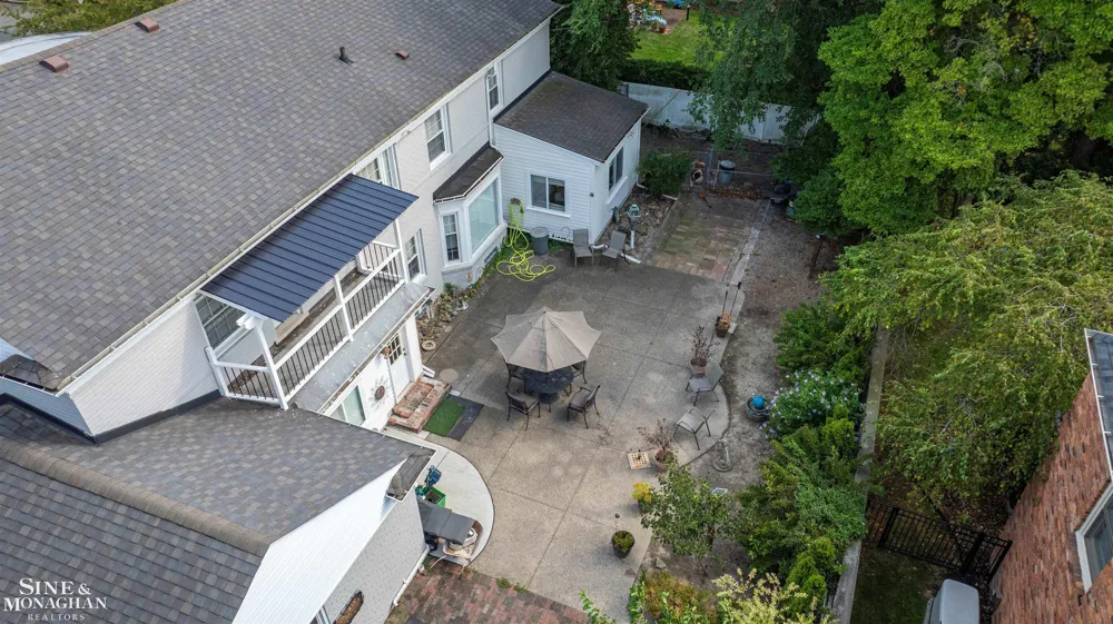 621 Oxford Road Grosse Pointe Woods City, MI 48236