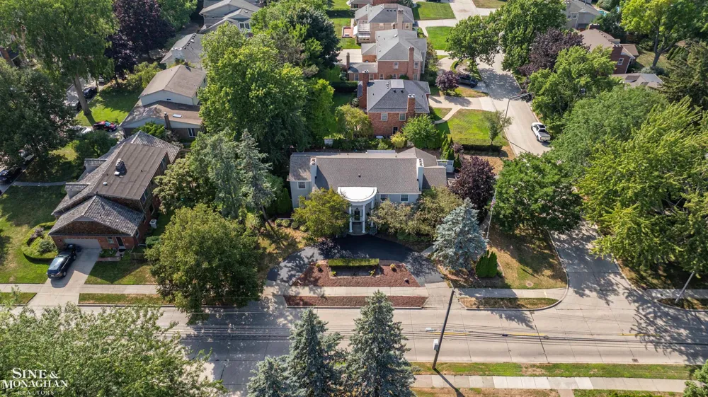 621 Oxford Road Grosse Pointe Woods City, MI 48236