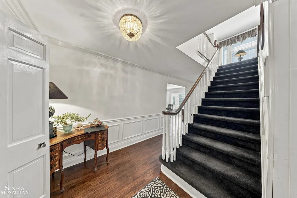 621 Oxford Road Grosse Pointe Woods City, MI 48236