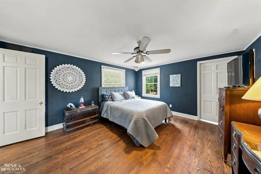 621 Oxford Road Grosse Pointe Woods City, MI 48236