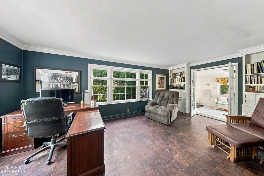 621 Oxford Road Grosse Pointe Woods City, MI 48236