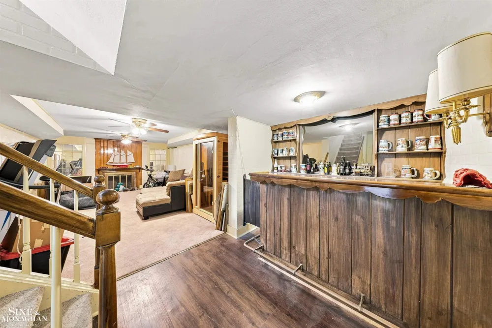 621 Oxford Road Grosse Pointe Woods City, MI 48236