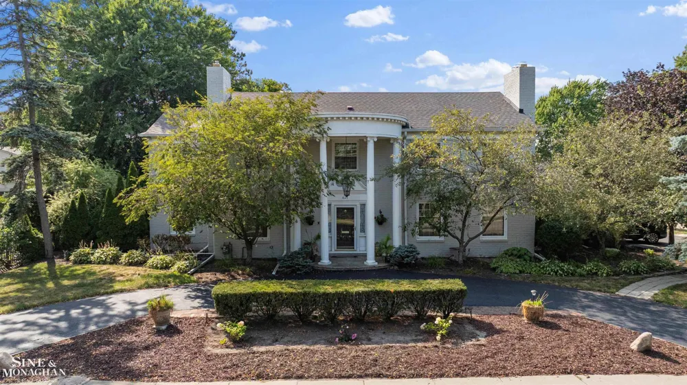621 Oxford Road Grosse Pointe Woods City, MI 48236