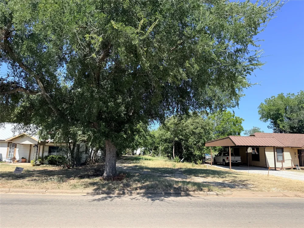 824 Indiana Street Graham, TX 76450