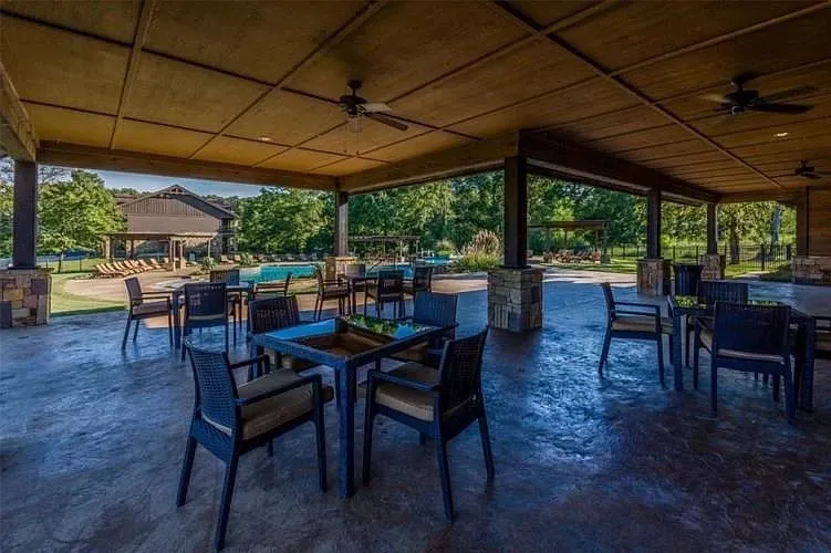 33 Pinehills Gordonville, TX 76245