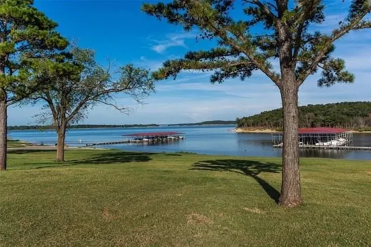 33 Pinehills Gordonville, TX 76245