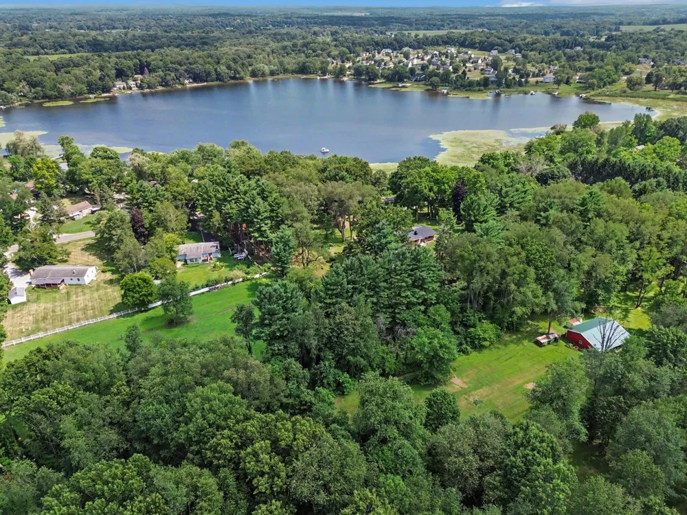 8550 Meridian Road Pleasant Lake, MI 49272