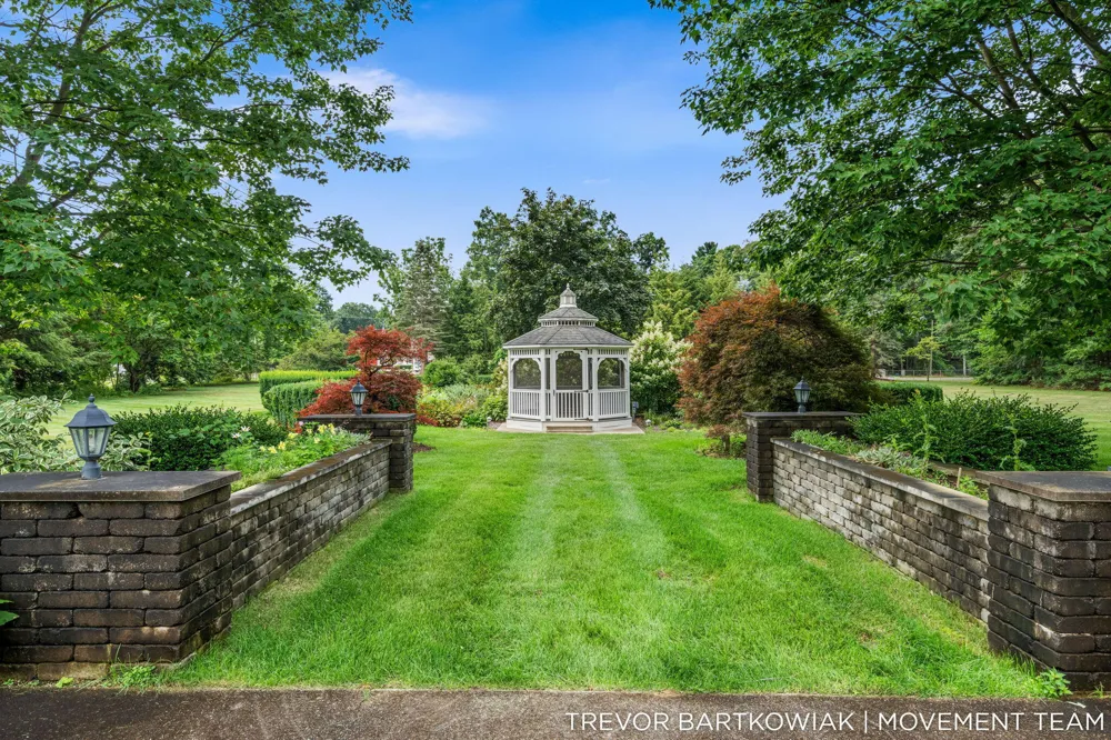 2696 Middle Lake Road Dalton Township, MI 49457