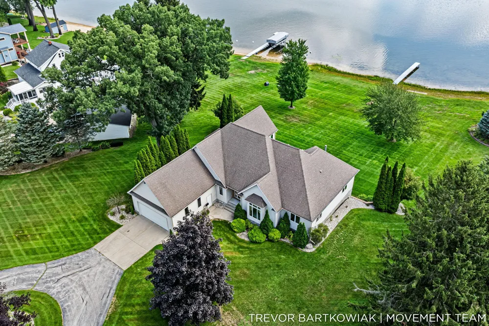 2696 Middle Lake Road Dalton Township, MI 49457