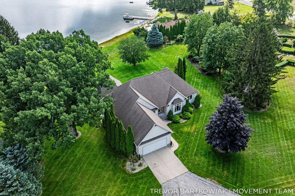 2696 Middle Lake Road Dalton Township, MI 49457