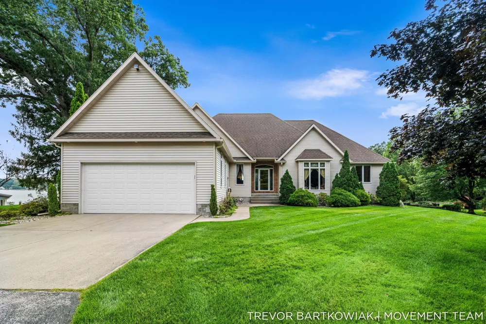 2696 Middle Lake Road Dalton Township, MI 49457