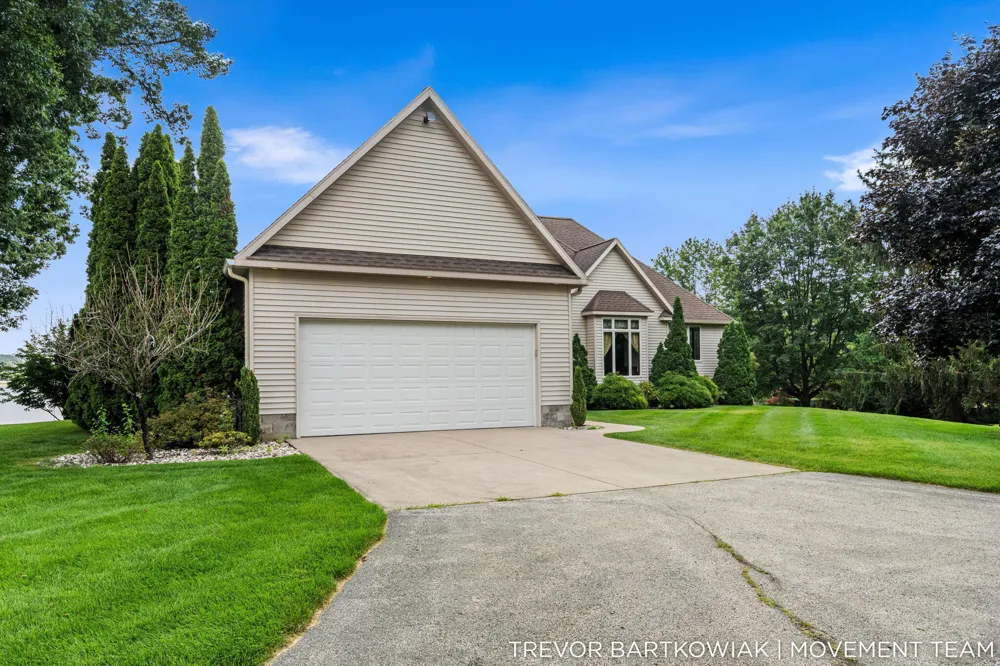 2696 Middle Lake Road Dalton Township, MI 49457