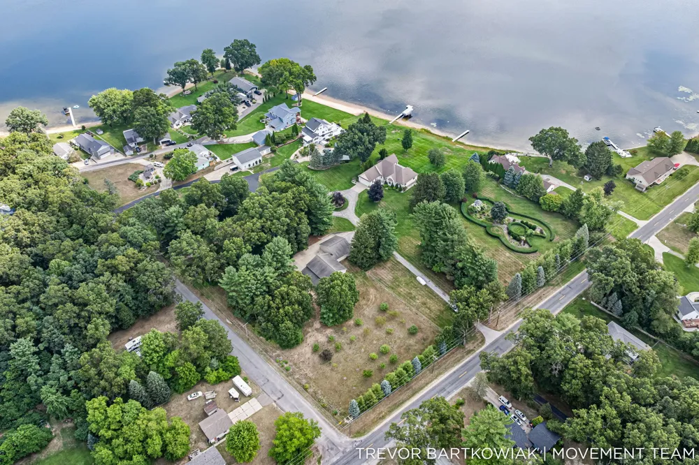 2696 Middle Lake Road Dalton Township, MI 49457
