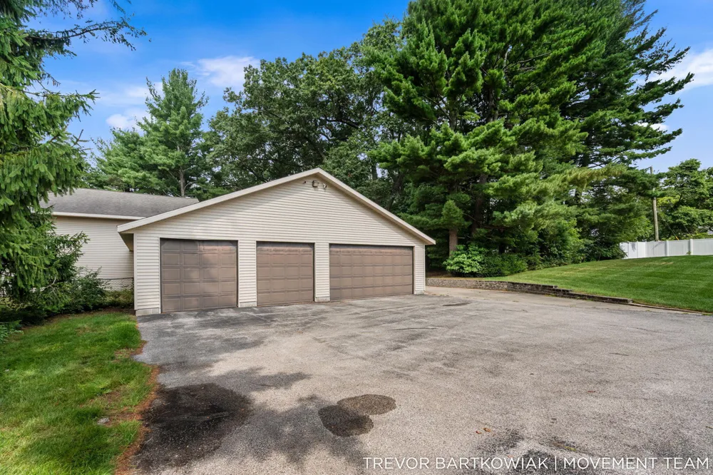 2696 Middle Lake Road Dalton Township, MI 49457