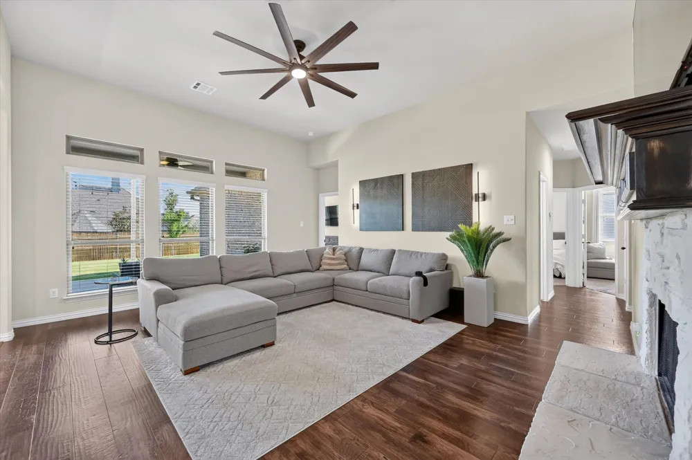 1156 Blue Sky Lane Burleson, TX 76058