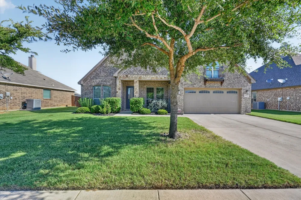 1156 Blue Sky Lane Burleson, TX 76058