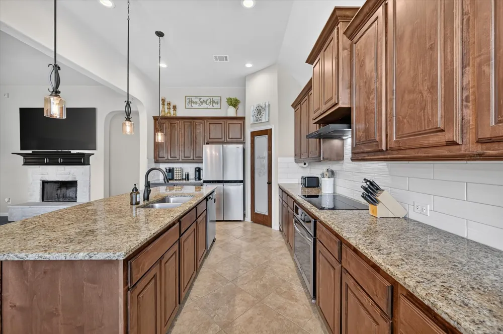 1156 Blue Sky Lane Burleson, TX 76058