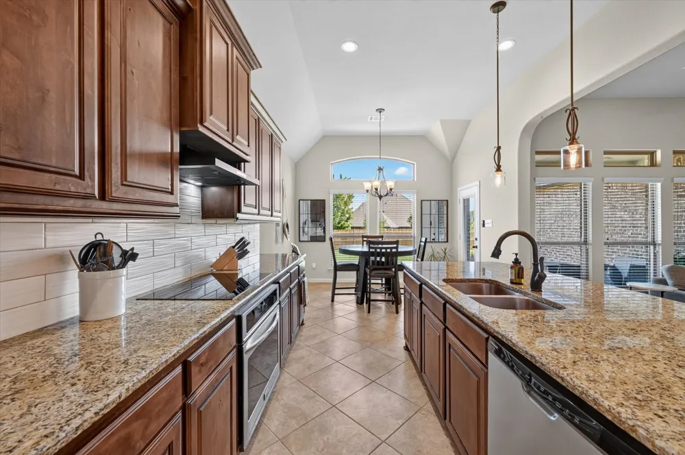 1156 Blue Sky Lane Burleson, TX 76058