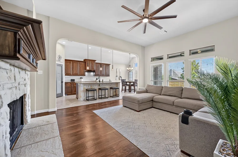 1156 Blue Sky Lane Burleson, TX 76058