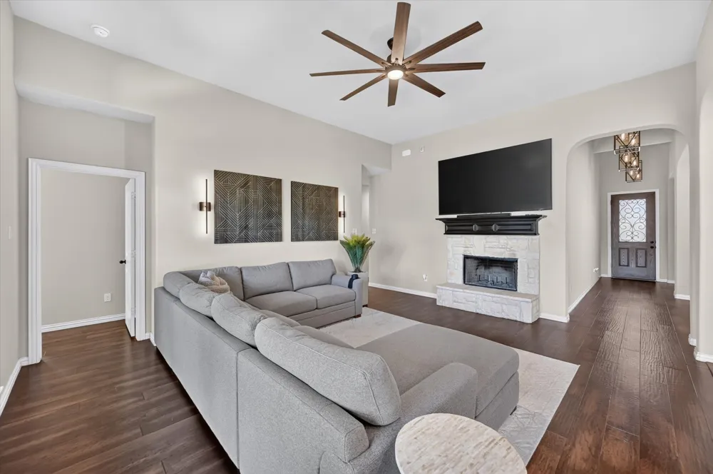 1156 Blue Sky Lane Burleson, TX 76058