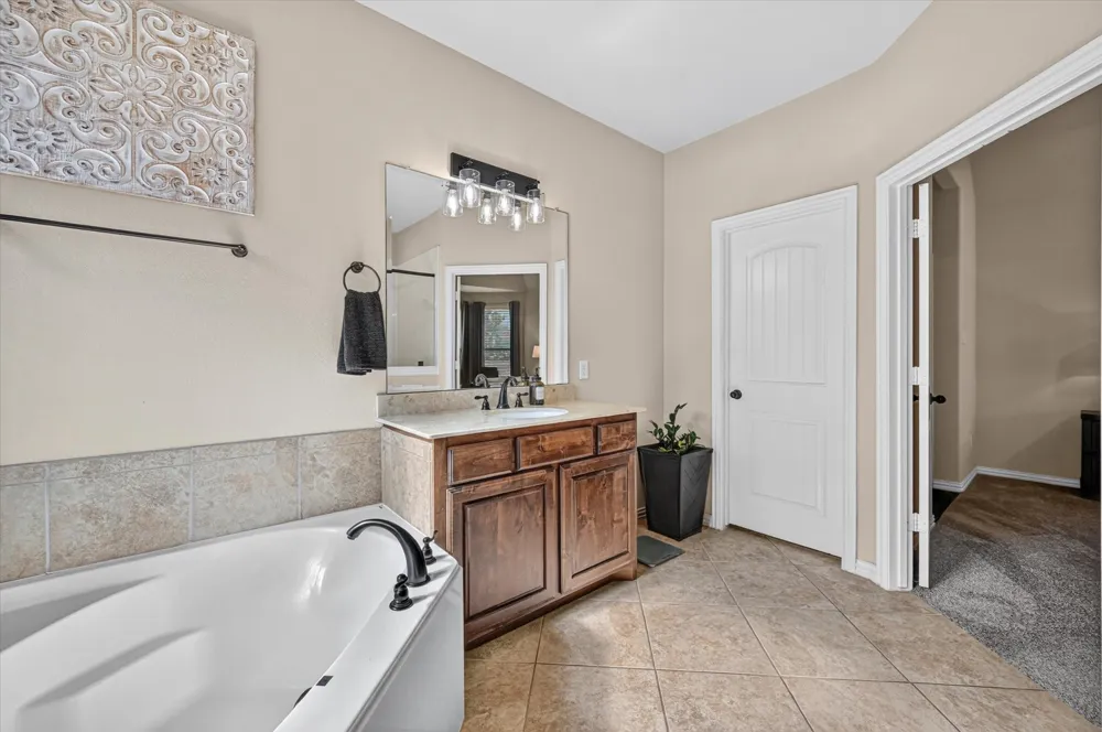 1156 Blue Sky Lane Burleson, TX 76058