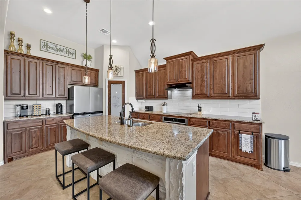 1156 Blue Sky Lane Burleson, TX 76058