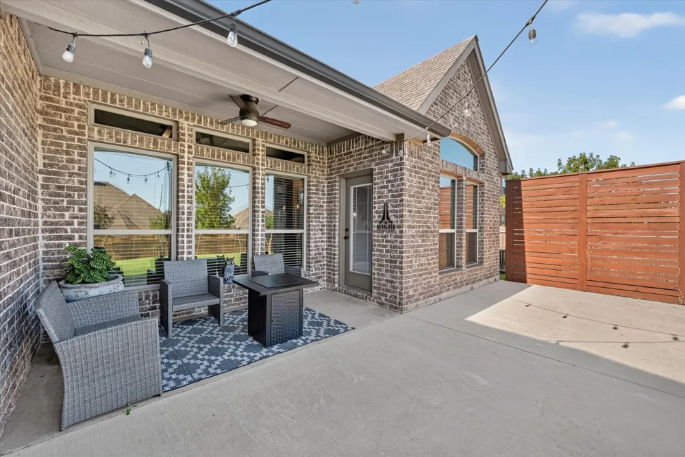 1156 Blue Sky Lane Burleson, TX 76058