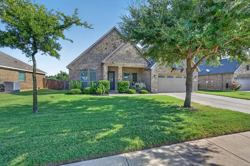1156 Blue Sky Lane Burleson, TX 76058