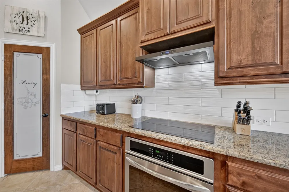 1156 Blue Sky Lane Burleson, TX 76058