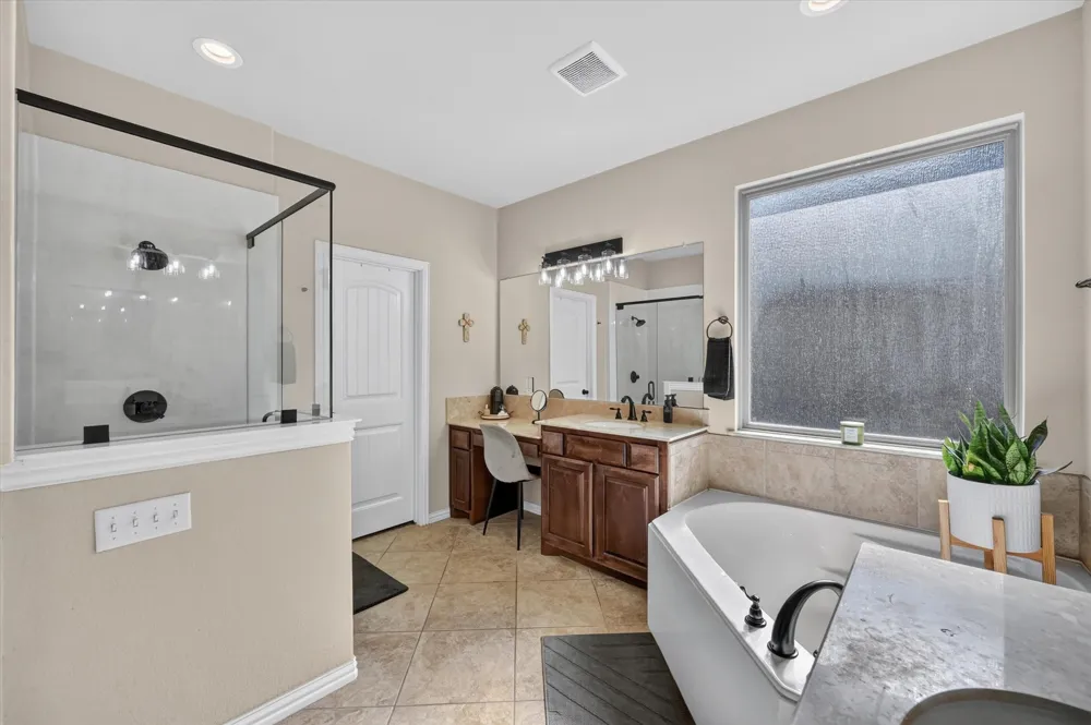 1156 Blue Sky Lane Burleson, TX 76058