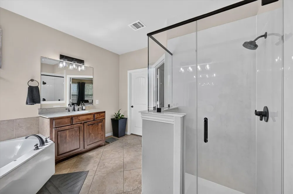 1156 Blue Sky Lane Burleson, TX 76058