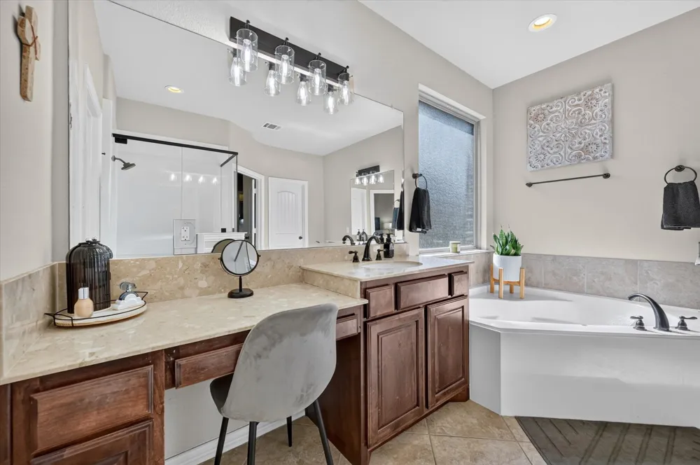 1156 Blue Sky Lane Burleson, TX 76058