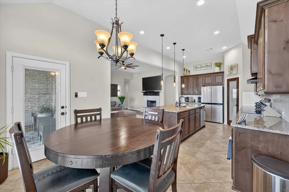 1156 Blue Sky Lane Burleson, TX 76058