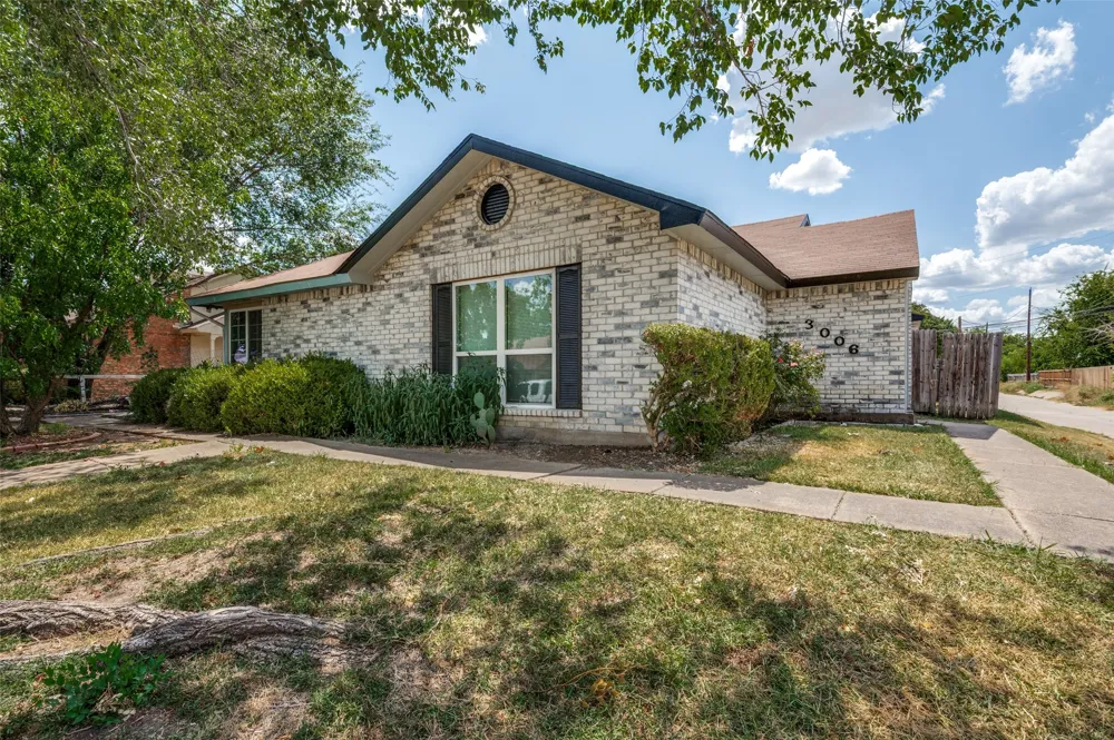 3006 Oak Ridge Place Grand Prairie, TX 75052