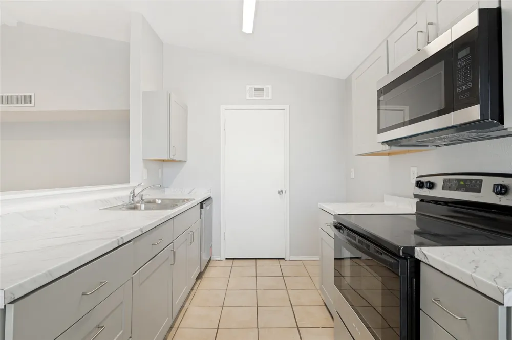 3006 Oak Ridge Place Grand Prairie, TX 75052