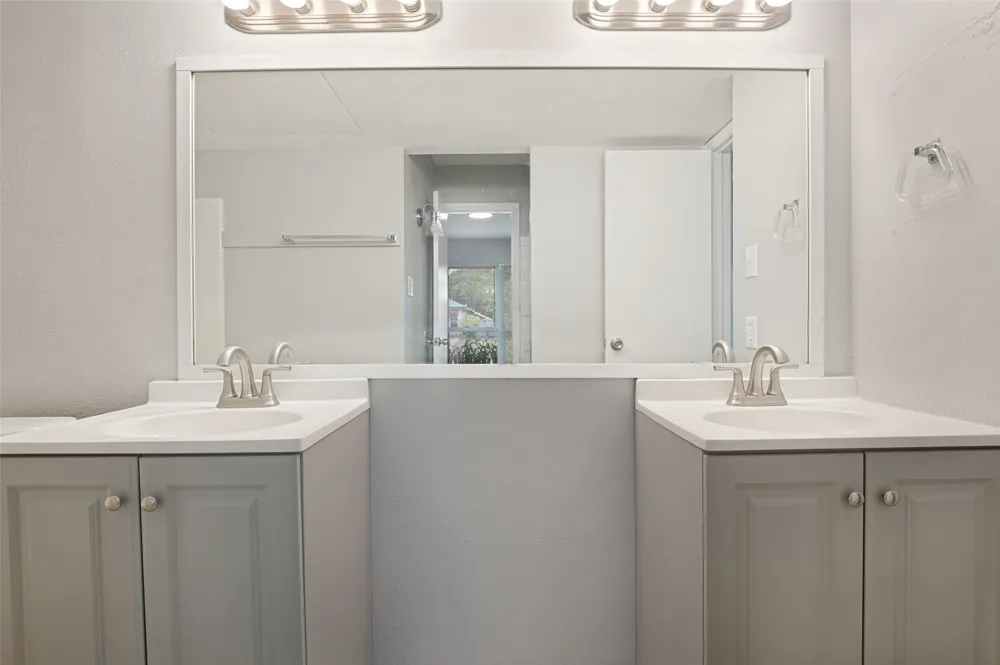 3006 Oak Ridge Place Grand Prairie, TX 75052