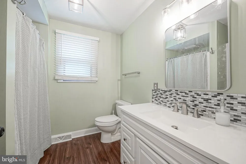 176 COLUMBIA AVENUE West Deptford, NJ 08086