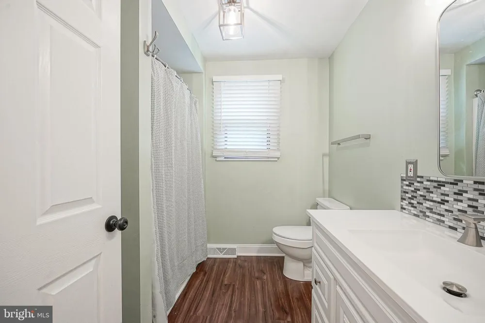 176 COLUMBIA AVENUE West Deptford, NJ 08086