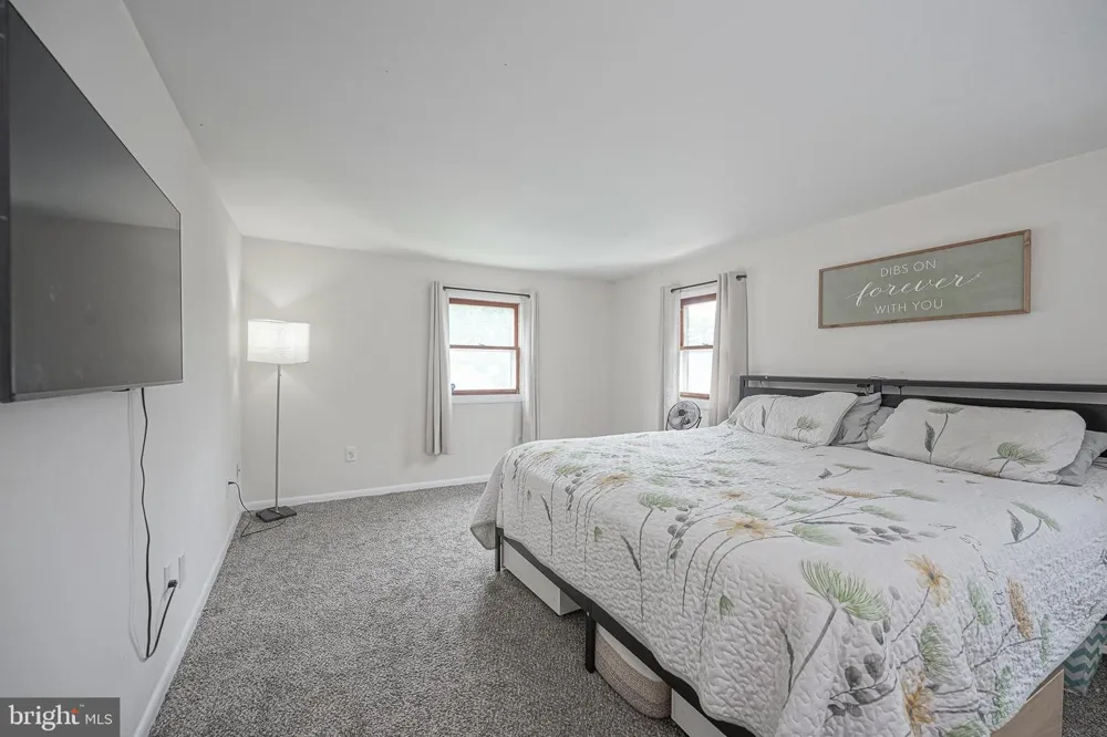 176 COLUMBIA AVENUE West Deptford, NJ 08086