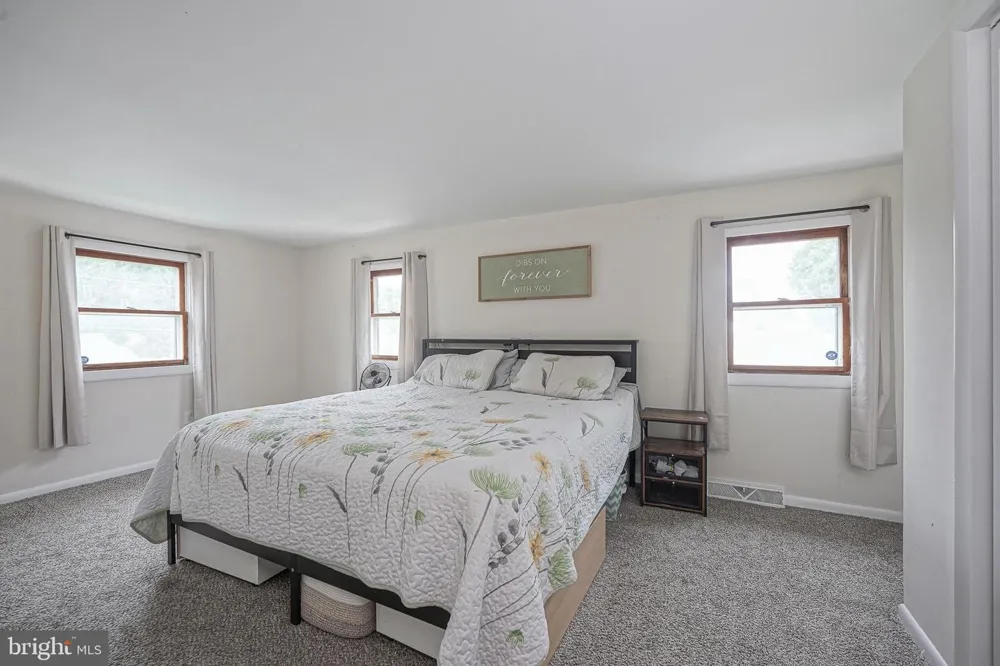 176 COLUMBIA AVENUE West Deptford, NJ 08086