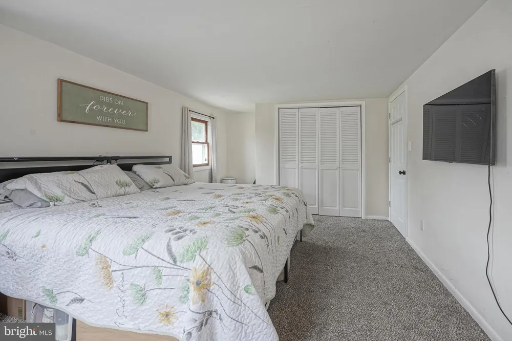 176 COLUMBIA AVENUE West Deptford, NJ 08086
