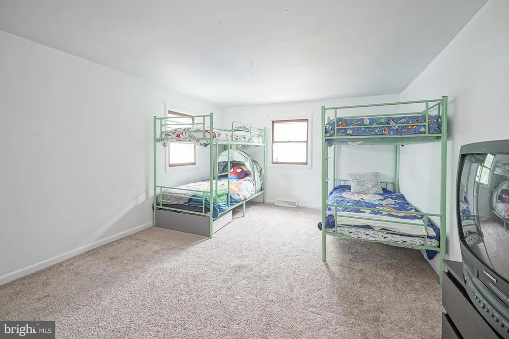 176 COLUMBIA AVENUE West Deptford, NJ 08086